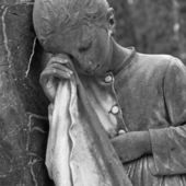 depositphotos_21987137-weeping-girl--cemetery-statue-Italy
